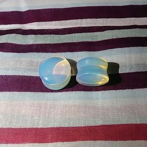 Opal plugs